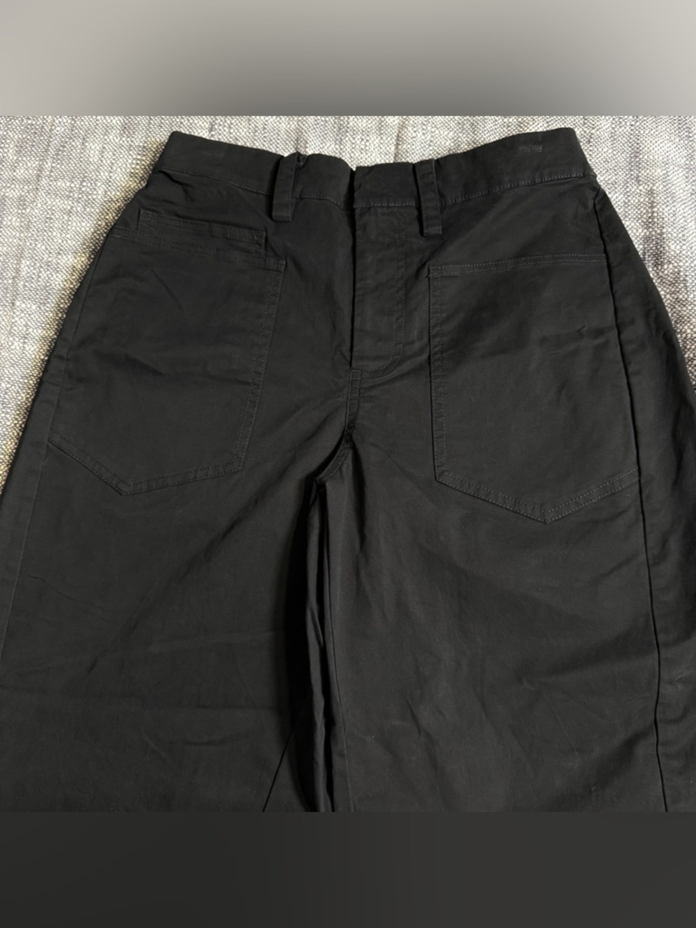 High-Rise Cropped Wide-Leg Pants in Black - Picture 3 of 12